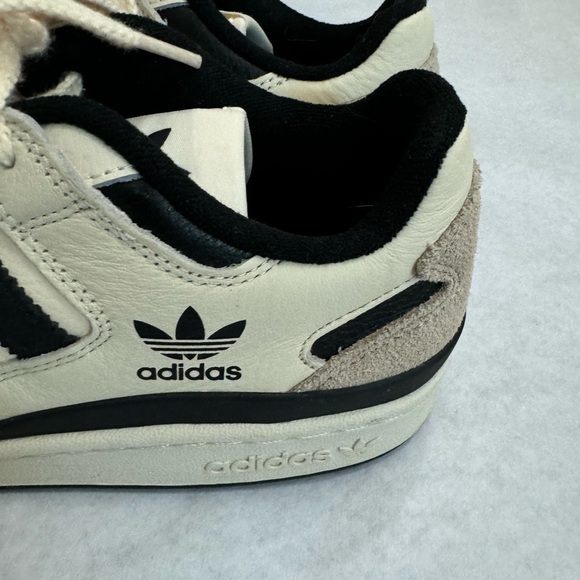 EUC Adidas FORUM LOW CL SHOES Black and Cream Size 7.5 - Picture 5 of 8